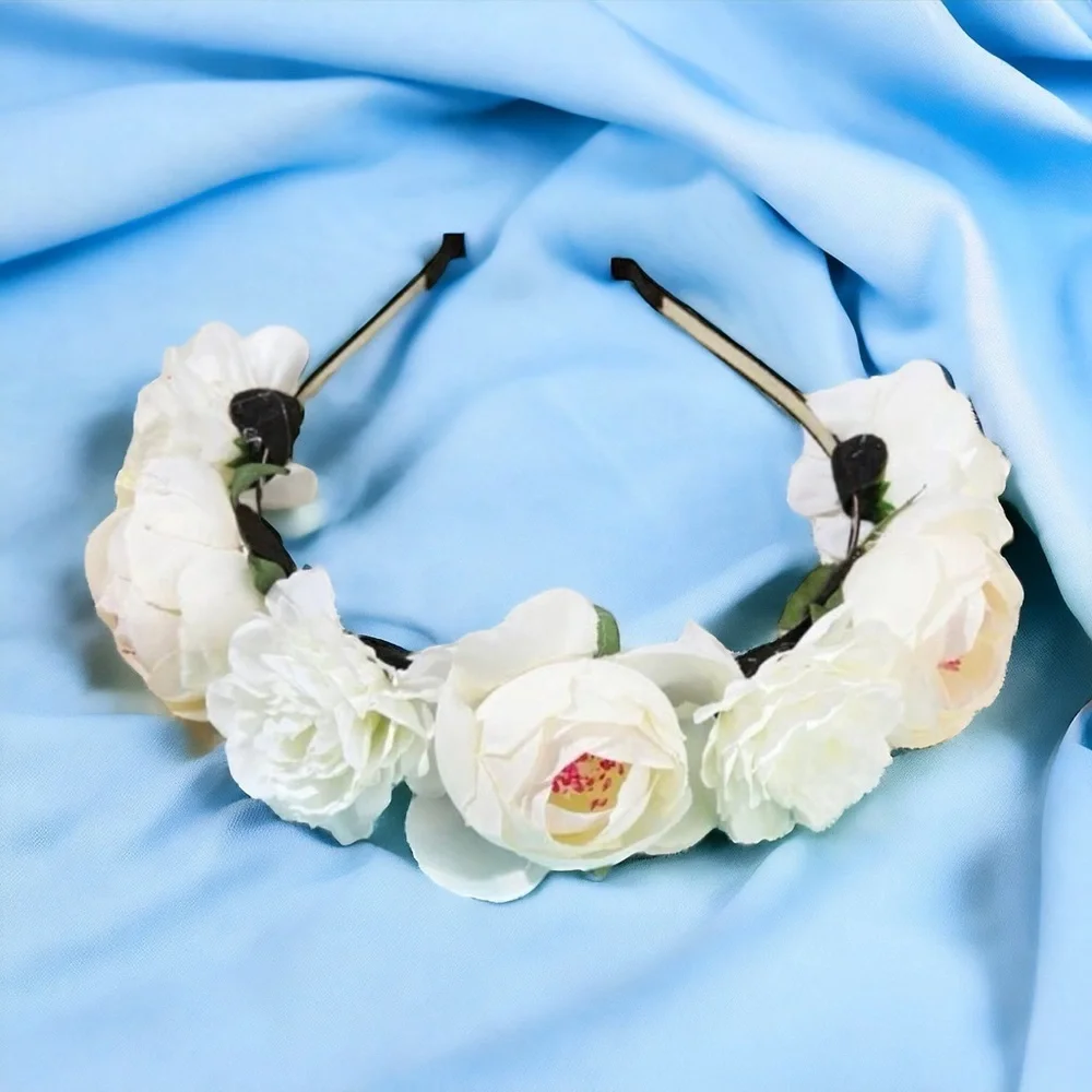 Blooming Beauty: White Flower Headband for the Perfect Boho Chic Look! NWOT